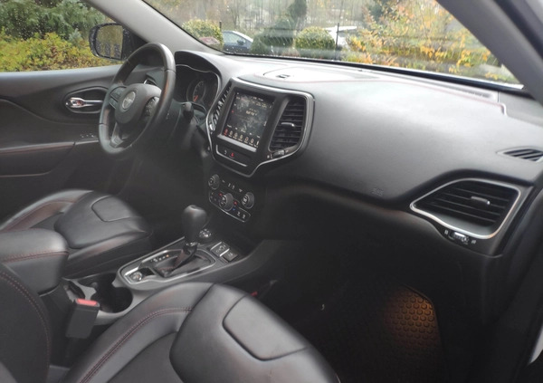 Jeep Cherokee cena 85000 przebieg: 168100, rok produkcji 2019 z Lubartów małe 596